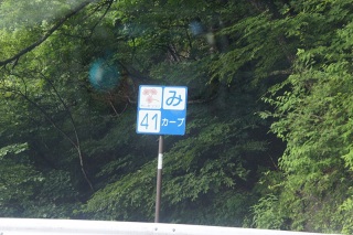 �y�݁z